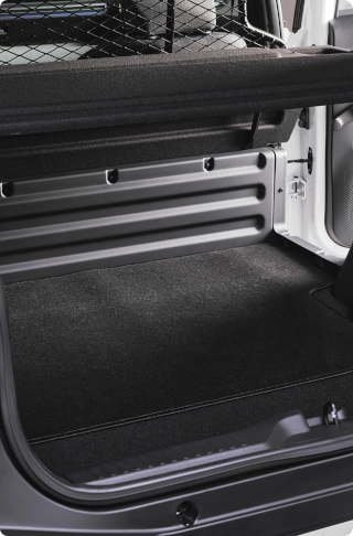 Vista de detalle del compartimento de carga del Citroën ë-C3 Comercial, destacando el espacio de carga práctico y el revestimiento interior protector.
