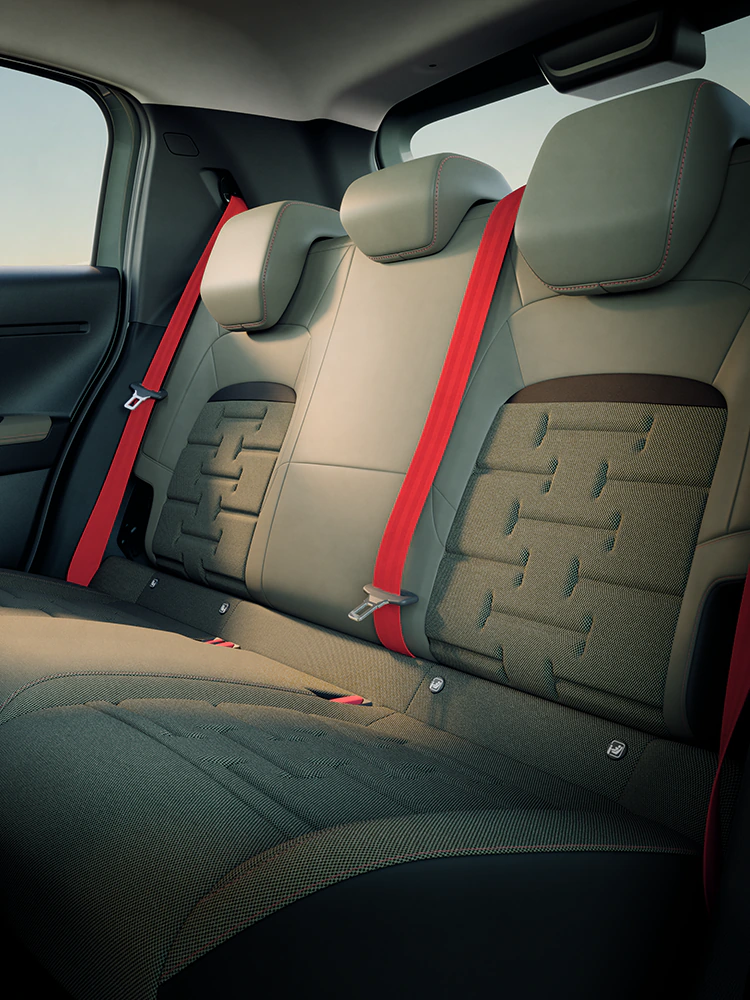 Vista de los asientos traseros del Citroën ëC3 Outdoor, con confort Advanced Comfort y espacio para tus viajes en familia