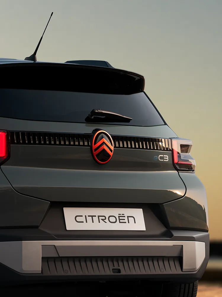 Primer plano trasero del Citroën ëC3 Outdoor, con pilotos LED y detalles de diseño de este SUV compacto con Advanced Comfort