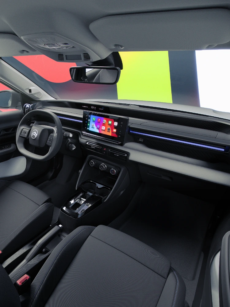 Vista interior habitáculo del Citroën ë-C3 TONIC edición limitada, coche eléctrico urbano con pantalla táctil de 10 pulgadas y salpicadero, alternativa EV conectada
