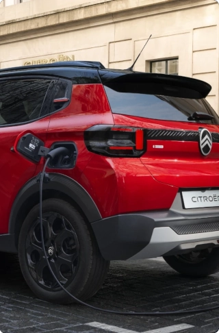 Rear three-quarter view Citroën ë-C3 electric SUV spacious trunk loading for daily use, practical EV alternative