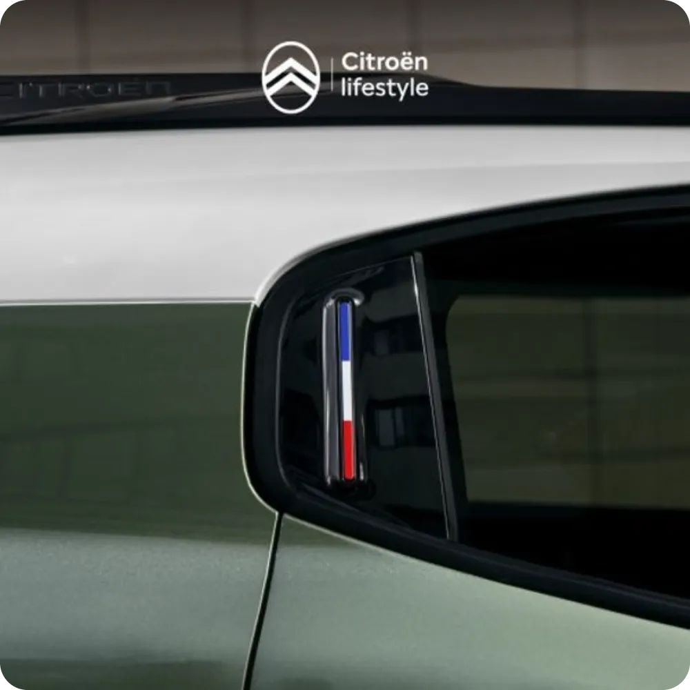 Vista exterior en primer plano de los Color Clips del Citroën C3 Aircross destacando acentos personalizables para un diseño elegante, expresivo y asequible.