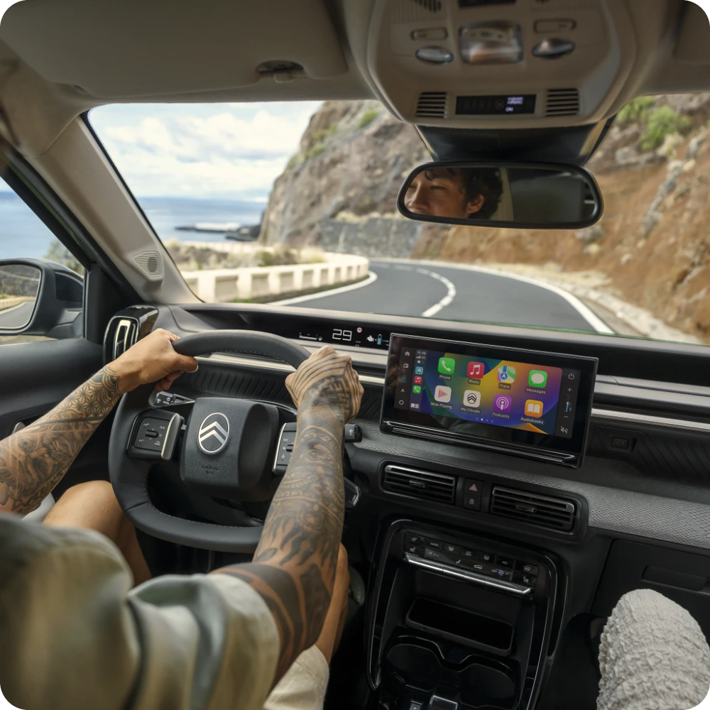 Vista del habitáculo interior ilustrando las tecnologías de seguridad del Citroën C3 Aircross diseñadas para mejorar una conducción con confianza, confortable y asequible.