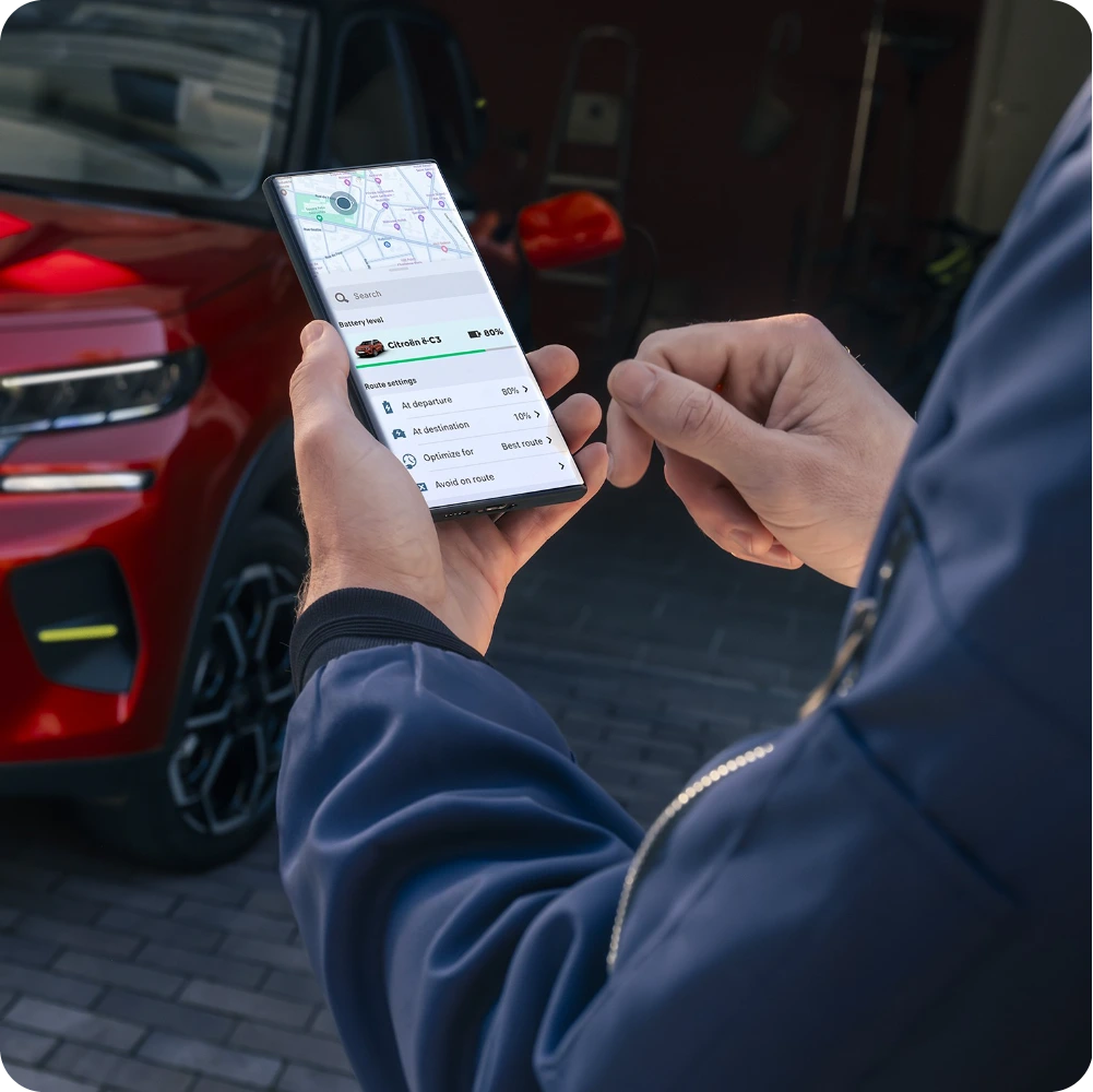 Person using smartphone to access Citroën connected services for vehicle management and remote features