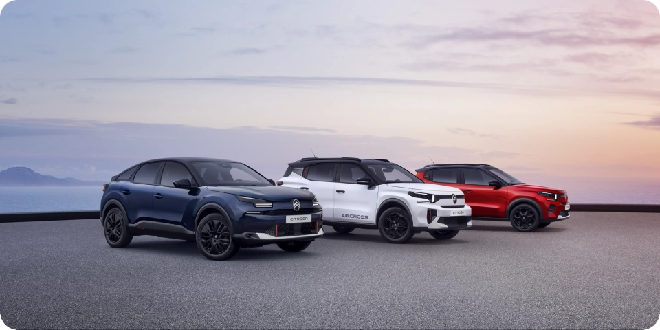 Three‑quarter front view C4 COLLECTION with C3 Aircross and C3 COLLECTION highlighting design, efficiency and premium style