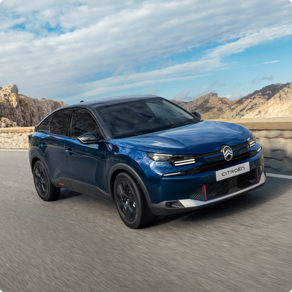 Three‑quarter front view C4 Hybrid highlighting efficiency, comfort, technology and design for a smooth long‑range drive