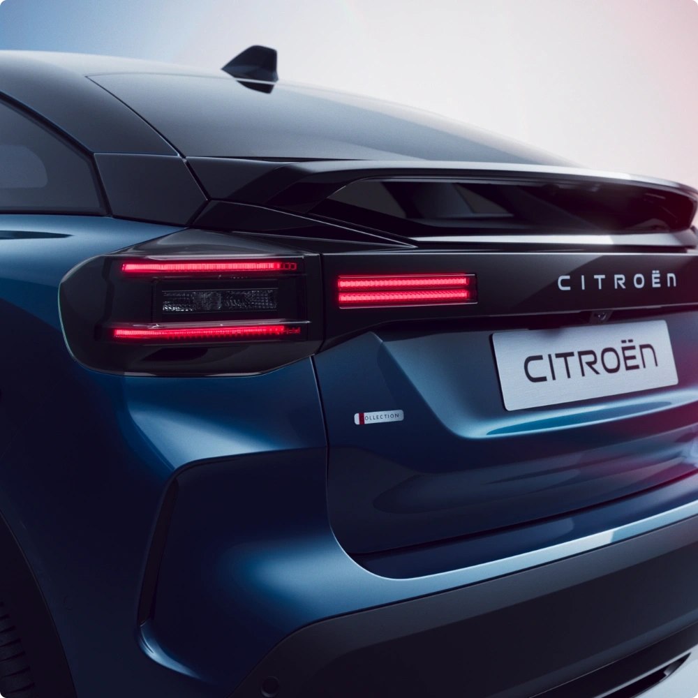 Side view C4 Hybrid highlighting efficiency, technology, design and comfort for a premium smart urban mobility experience