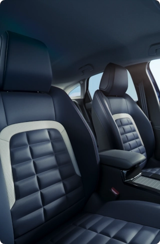 Side interior view ë-C4 highlighting comfort, safety and space offering a premium relaxing moment outdoors