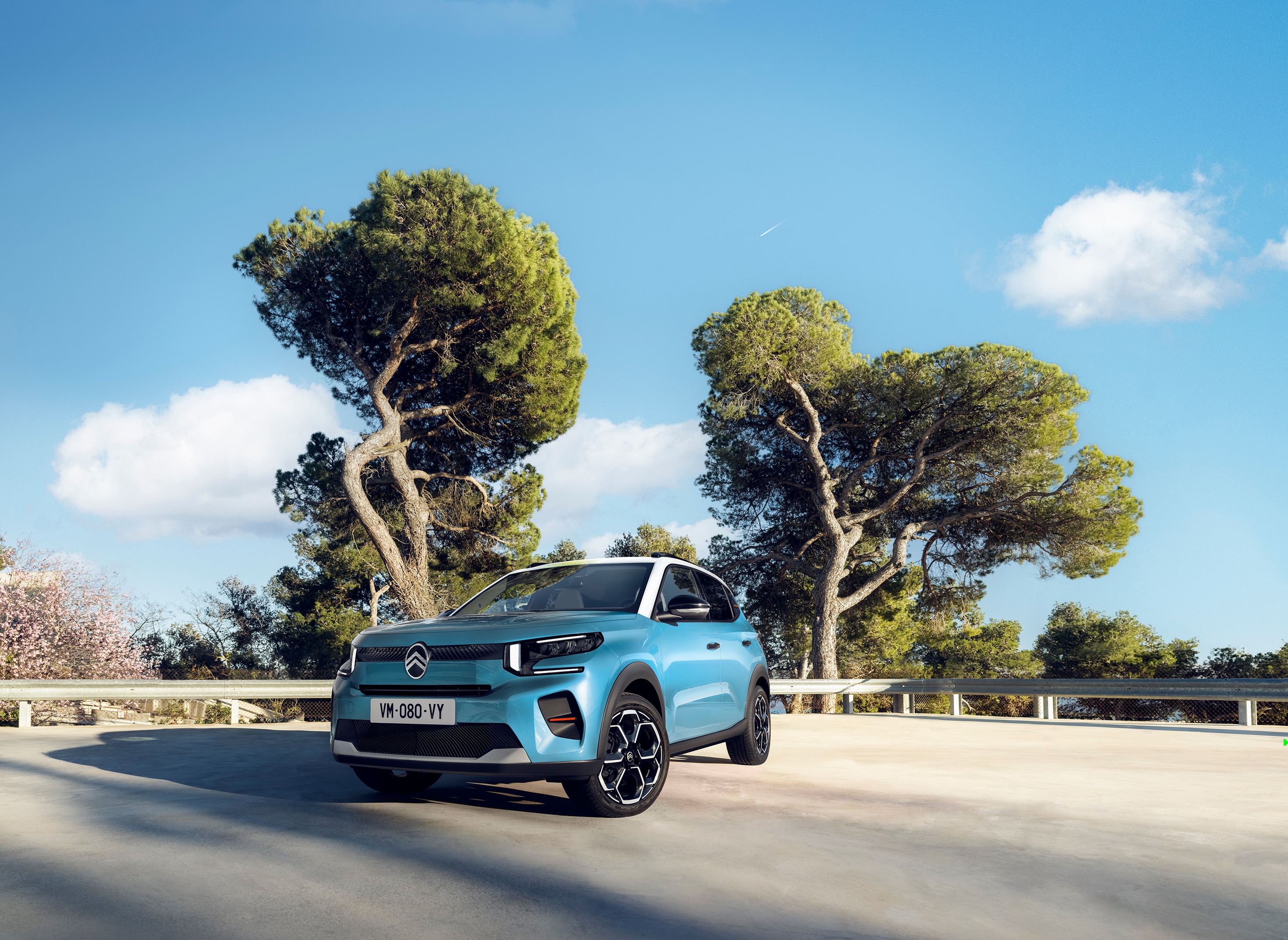 Vista frontal tres cuartos del Citroën C3 SUV destacando su estilo moderno para una movilidad diaria con confianza y asequible.