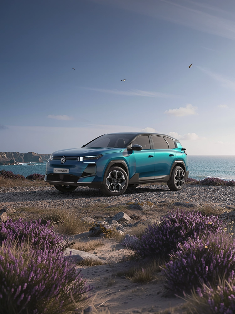 Vista de tres cuartos delantera del Citroën C5 Aircross Emeraude Firma luminosa LED de Citroën y diseño audaz, SUV familiar