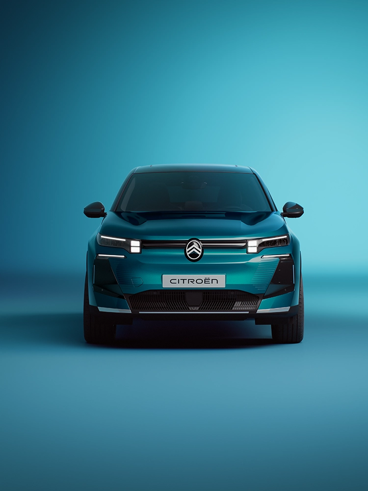 Vista frontal del Citroën C5 Aircross Emeraude muestra la firma luminosa LED y el diseño audaz del Citroën C5 Aircross, prestaciones de SUV familiar