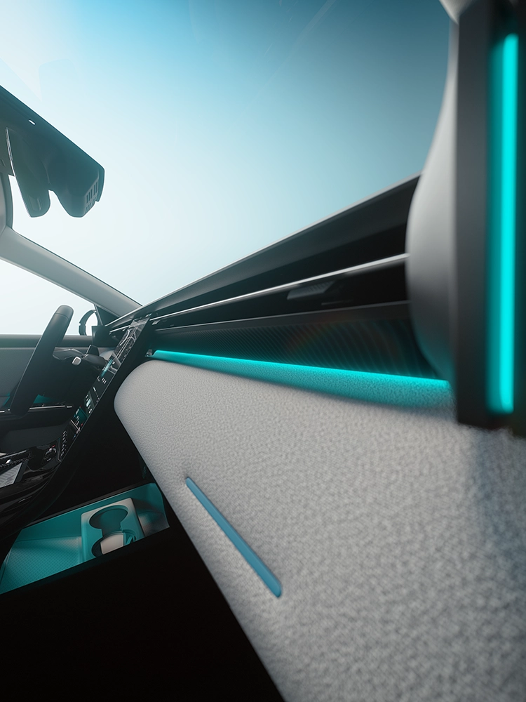 Detalle interior del salpicadero con diseño de sofá del Citroën C5 Aircross Emeraude muestra la moldura de iluminación ambiental del C5 Aircross, detalles específicos Esmeralda, refinamiento moderno de SUV familiar