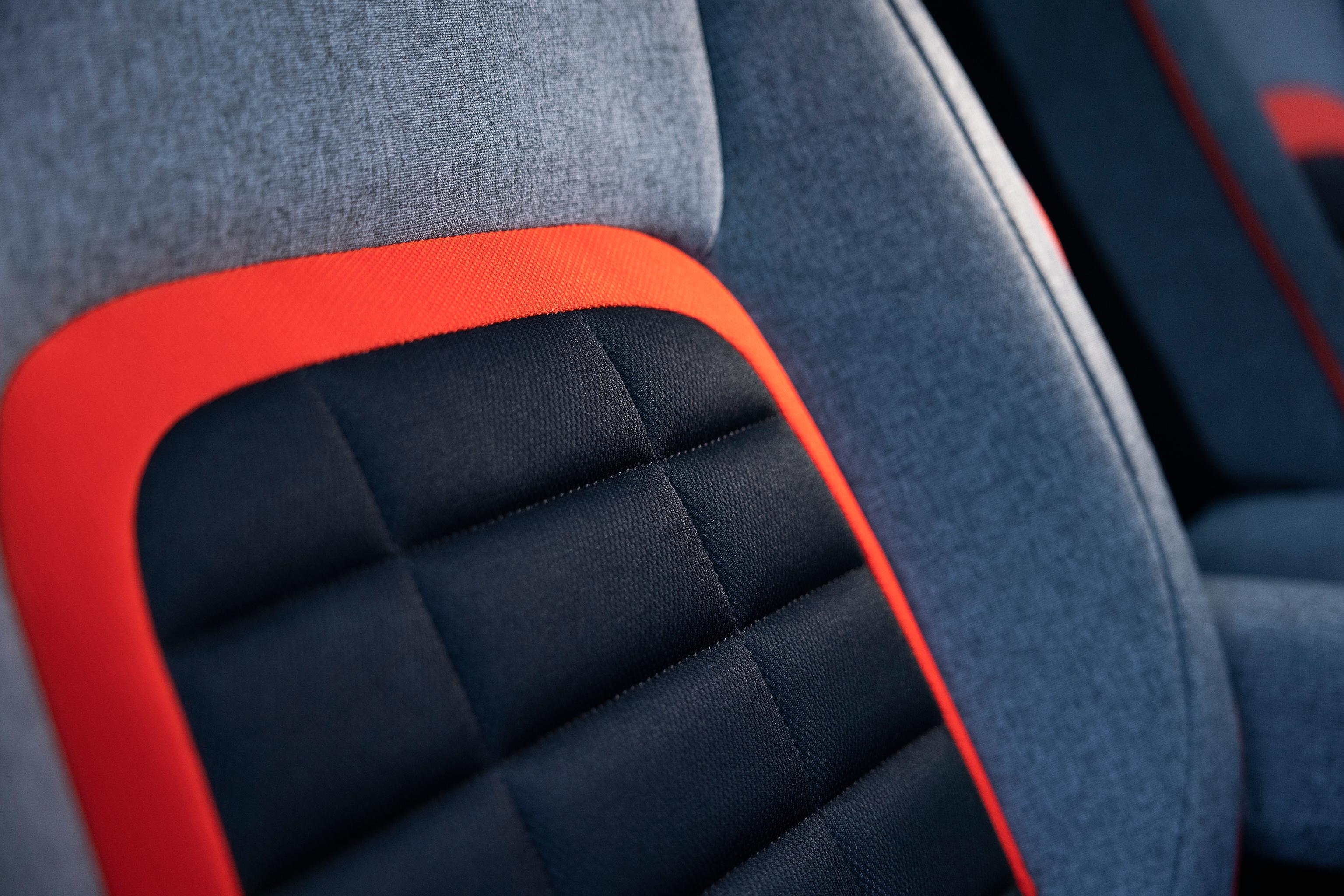 Vista detallada del asiento del Berlingo destacando tapicería Advanced Comfort, apoyo, diseño y bienestar premium.