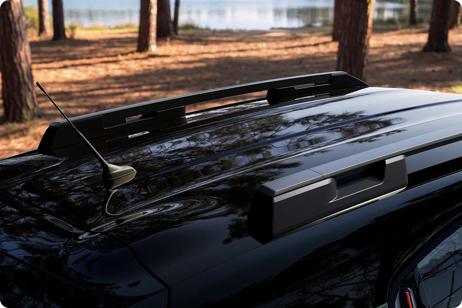 Primer plano de las barras de techo del Citroën C3 Outdoor, con un diseño compacto, eléctrico y accesible y un innovador soporte de carga para tus salidas al aire libre.