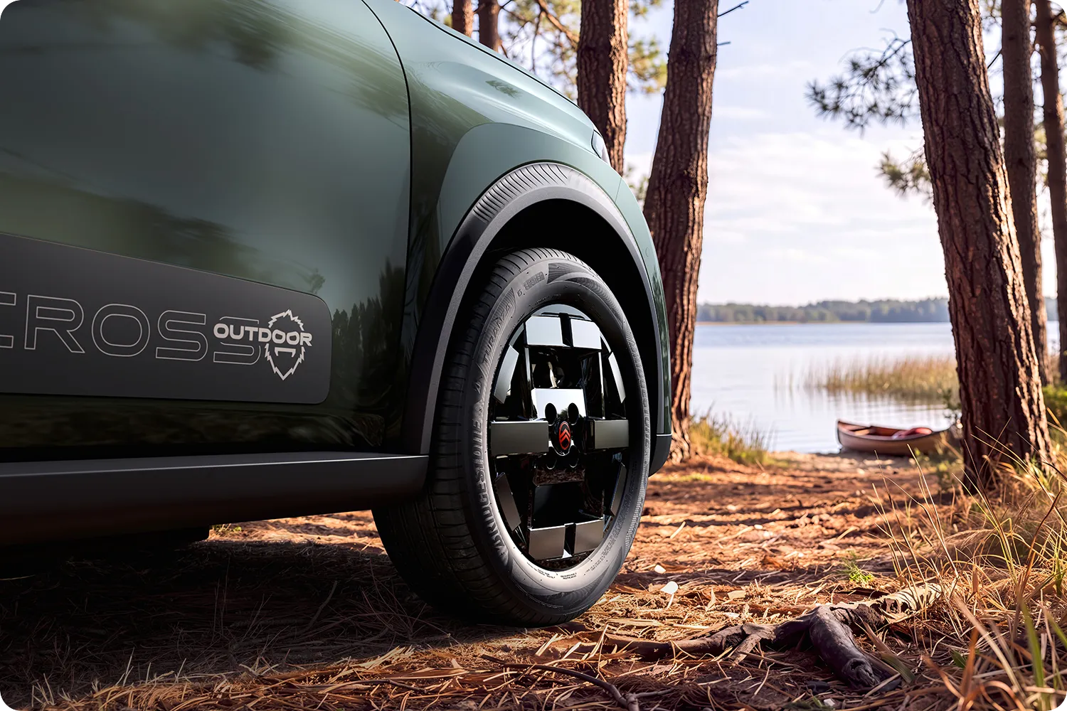 Primer plano de la rueda del Citroën C3 Outdoor, con un diseño compacto, eléctrico y accesible y un estilo innovador para tus aventuras al aire libre.