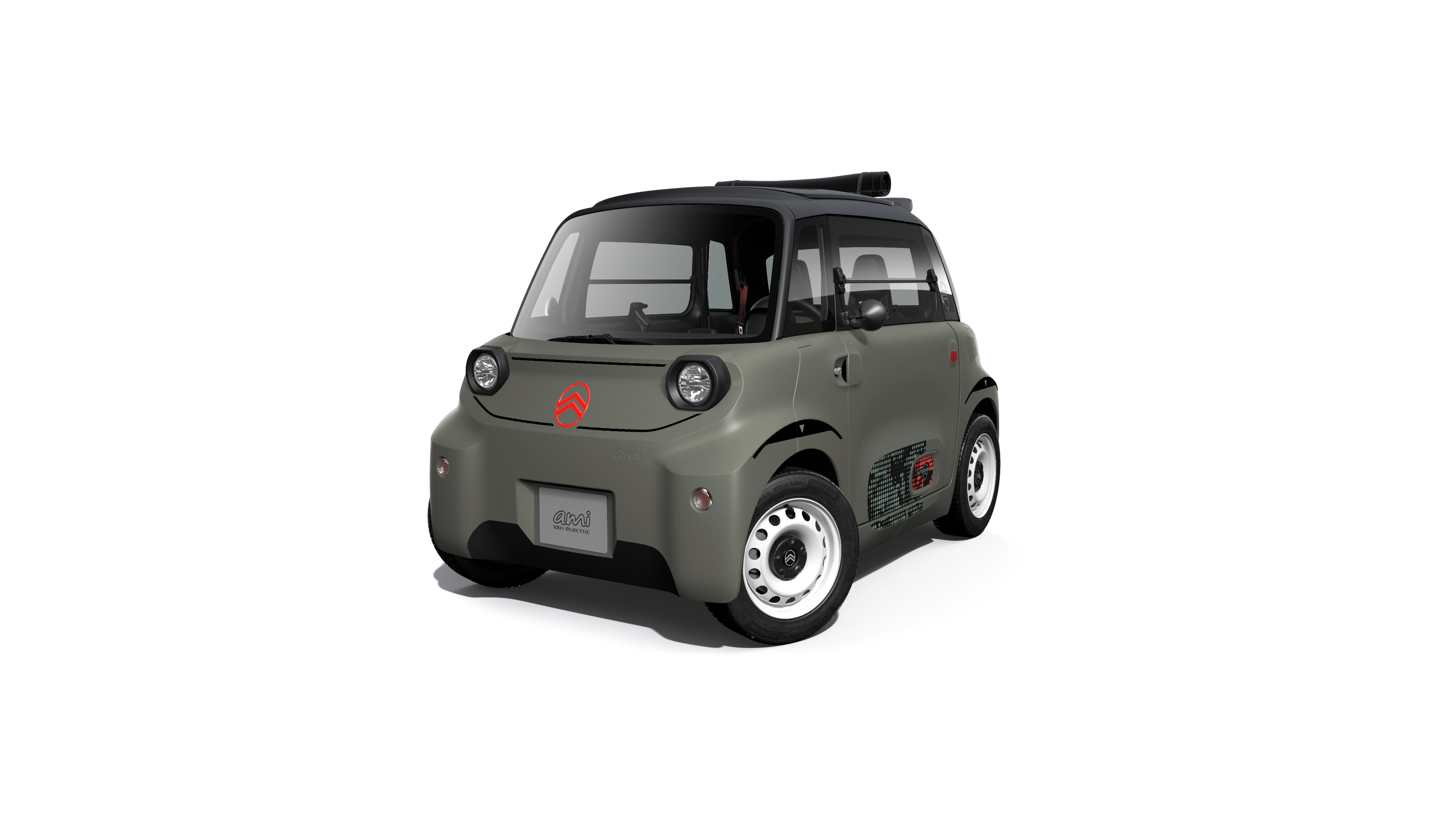 Vista delantera tres cuartos del Citroën Ami Outdoor, el cuadriciclo eléctrico de Citroën para los desplazamientos urbanos.