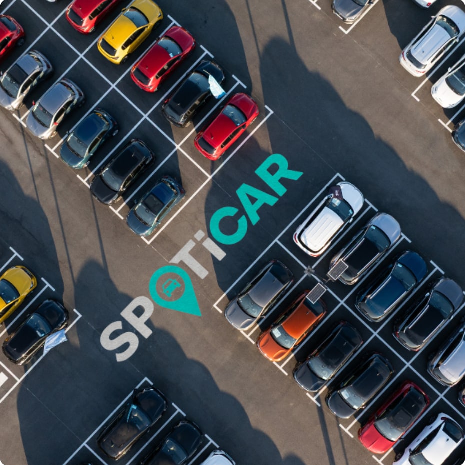 Vista cenital de selección SPOTICAR mostrando vehículos Berlingo de ocasión aprobados con seguridad, calidad, fiabilidad y elección garantizada